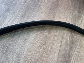уплотнитель двери задней правой, Tesla Model 3 2017-2021