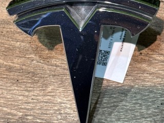 Эмблема решетки радиатора, ориг. номер 104788400, Tesla Model X 2015-2021