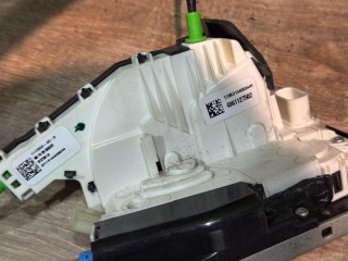 замок двери передней левой, ориг. номер 111206300B, 111206300, Tesla Model X 2015-2021