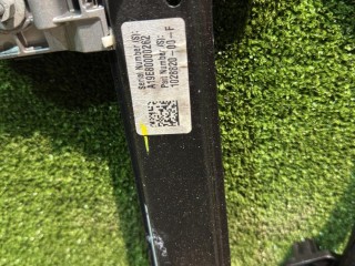 стеклоподъемник задний левый, ориг. номер 102882000, Tesla Model X 2015-2021
