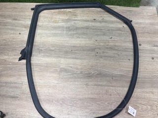 уплотнитель двери задней левой, Tesla Model S 2016-2021