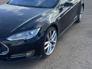 Tesla Model S 1 поколение 2016г. - фото №1