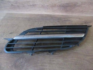 Решетка радиатора Nissan Almera Tino V10 2000-2003