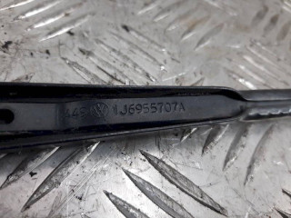 щеткодержатель задний, ориг. номер 1J6955707A, Volkswagen Golf 4 поколение 1997-2006
