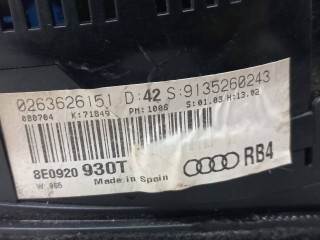 панель приборов (щиток), ориг. номер 8E0920930T, Audi A4 B6 2000-2006