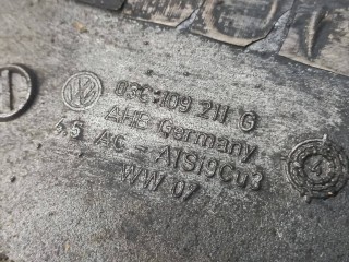 крышка двигателя передняя, ориг. номер 03C109211G, Volkswagen Touran 1 поколение 2003-2006