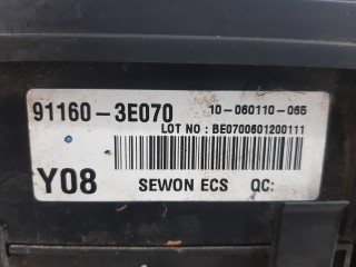 блок реле и предохранителей, ориг. номер 91160-3E070, Kia Sorento 1 поколение 2002-2006