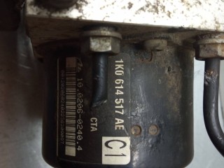 блок ABS, ориг. номер 1K0614517AE, Volkswagen Golf 5 поколение 2003-2009
