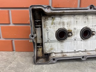 Клапанная крышка правая, ориг. номер 2242037101, Hyundai Santa Fe SM 2000-2004