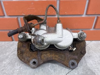 Суппорт передний правый, ориг. номер MB858407, Mitsubishi Montero Sport K96W 1996-2000