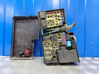 Блок предохранителей под капот, ориг. номер BP4K66760B, Mazda 3 BK 2003-2006
