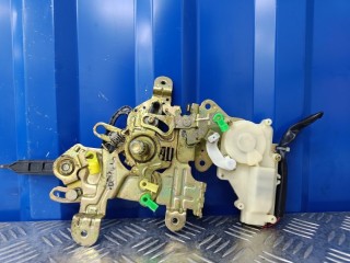 Замок задний правый, ориг. номер L08172380G, Mazda MPV 2 1999-2003