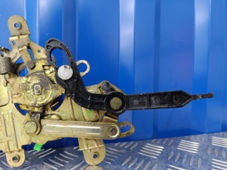 Замок задний правый, ориг. номер L08172380G, Mazda MPV 2 1999-2003