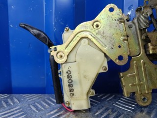 Замок задний правый, ориг. номер L08172380G, Mazda MPV 2 1999-2003