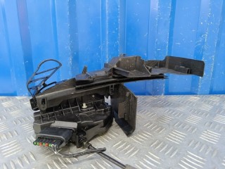 Замок передний правый, ориг. номер 2066073, Ford Focus 3 2011-2015