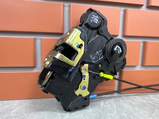 Замок передний левый, ориг. номер 6904002151, Toyota Avensis T250 2003-2006