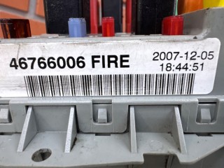 Блок предохранителей под капот, ориг. номер 46766006, Fiat Albea 1 2005-2012