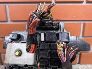 Блок предохранителей в салон, ориг. номер 56010434AH, Jeep Cherokee KJ 2001-2004