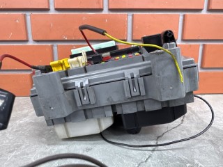 Блок предохранителей в салон, ориг. номер 56010434AH, Jeep Cherokee KJ 2001-2004