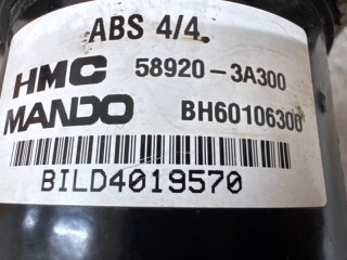 Блок ABS, ориг. номер 589203A300, Hyundai Trajet 1 2004-2008