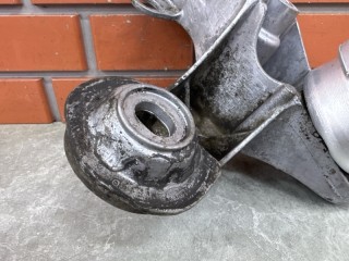 Подушка двигателя левая, ориг. номер 8D0199379K, Audi A6 C5 1997-2001