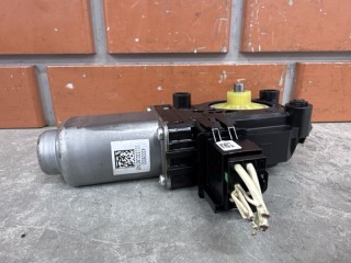 Моторчик стеклоподъемника передний левый, ориг. номер 6R0959801EEZ0K, Volkswagen Amarok 1 2010-2016