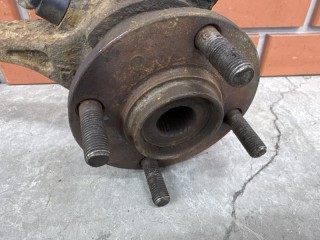 Кулак передний правый, ориг. номер MR403406, Mitsubishi Lancer Cedia 2000-2003