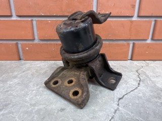Подушка двигателя правая, ориг. номер MR491479, Mitsubishi Lancer Cedia 2000-2003