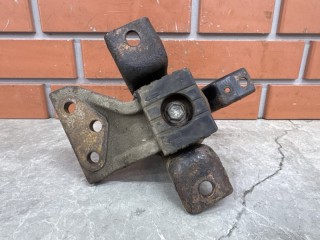 Подушка двигателя правая, ориг. номер MR491479, Mitsubishi Lancer Cedia 2000-2003