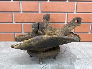 Кулак передний правый, ориг. номер MR369820, Mitsubishi Eclipse D5A 1999-2005