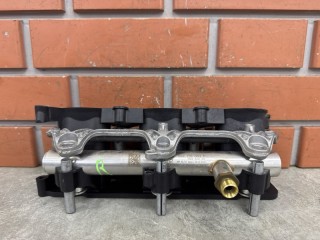 Топливная рампа правая Audi A6 C7 2011-2014, 2.8 л, 06E130090F