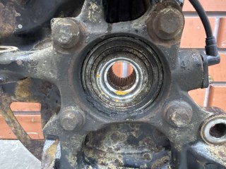 Кулак передний правый Land Rover Discovery 3 2004-2009, RUB000224