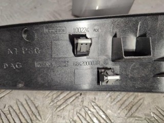 Накладка декоративная на торпедо, ориг. номер 684200003R, 684210004R, Renault Laguna 3 2007-2012