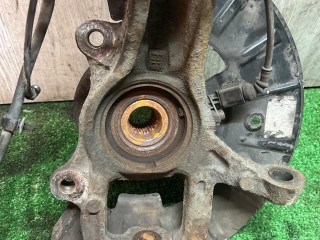 кулак передний правый, ориг. номер 7L0407258A, Audi Q7 4L 2005-2009