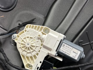 моторчик стеклоподъемника задний правый, ориг. номер 4L0959802B, Audi Q7 4L 2005-2009