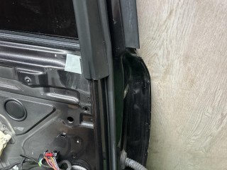уплотнитель двери задней левой, Audi Q7 4L 2005-2009