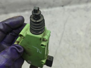 замок двери передней левой, ориг. номер 701959781, Volkswagen Transporter T4 1991-2003