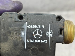 активатор замка крышки топливного бака, ориг. номер A1638201642, Mercedes-Benz M W163 [рестайлинг] 2001-2005