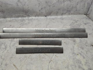 комплект накладок на пороги (внутренние), ориг. номер A1636861620, A1636860720, A1636861520, A1636860820, Mercedes-Benz M W163 [рестайлинг] 2001-2005