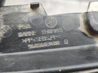 ус под фонарь правый, ориг. номер 9685603480, Peugeot 5008 1 поколение 2009-2013