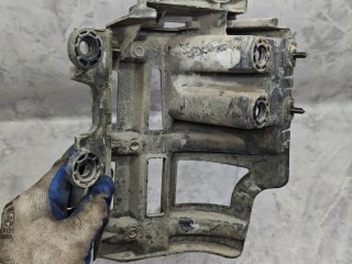 кронштейн крепления бампера заднего левый, ориг. номер 9686264180, Peugeot 5008 1 поколение 2009-2013