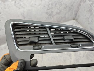 дефлектор обдува салона, ориг. номер 9686528077, Peugeot 5008 1 поколение 2009-2013