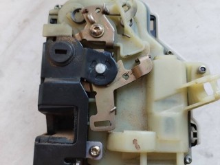 замок двери задней левой, Volkswagen Passat B5 2000-2005