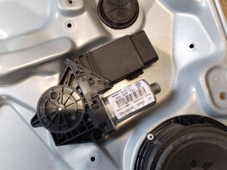 Моторчик стеклоподъемника передний левый Volkswagen Passat B5 2000-2005