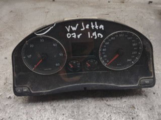 Щиток приборов (приборная панель) Volkswagen Jetta 5 2005-2010