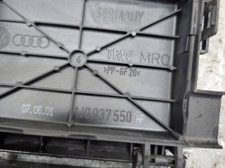 Блок предохранителей, ориг. номер 1J0937550, Volkswagen Golf 4 1997-2006