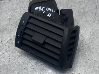 Дефлектор обдува салона передний правый, ориг. номер 8361898, BMW 3 E46 2001-2006