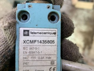 выключатель концевой (концевик), ориг. номер XCMF1435807, XCMF1435806, XCMF1435805, 1435805, 1435807, Scania 5-Series