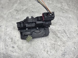 замок двери передней левой, ориг. номер 13258271, Opel Corsa D 2011-2014
