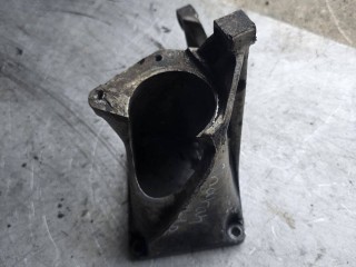 Кронштейн полуоси Volkswagen Sharan 1995-2000, 7M0199207B
